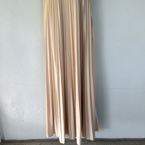 Masquerade champagne gold pleated v-neck mesh illusion back gown size small - Picture 4 of 13